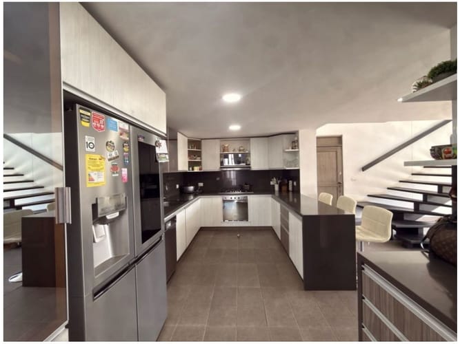 Apartamento de 3 alcobas en venta en La Abadia, Envigado, 250 m² · foto 15 de 19