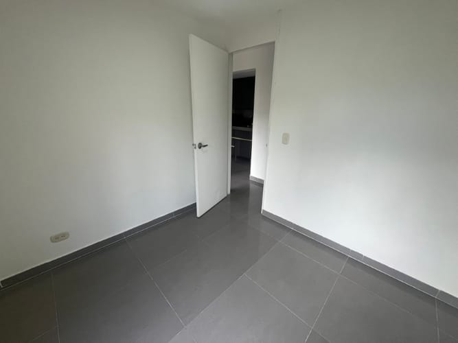 Apartamento de 2 alcobas en arriendo en La Florida, Medellín, 68 m² · foto 4 de 11
