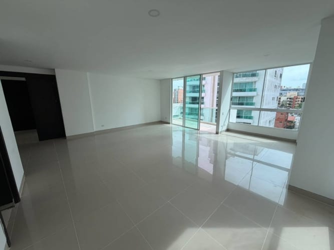 Apartamento de 3 alcobas en venta en Altos De Riomar, Barranquilla, 185 m² · foto 2 de 16