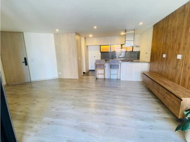 Apartamento de 2 alcobas en arriendo en Altos Del Poblado, Medellín, 81 m² · foto 5 de 21