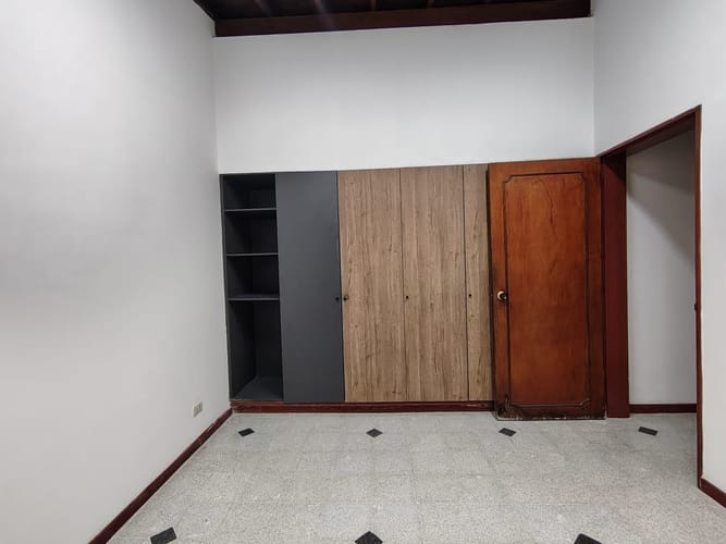 Casa de 4 alcobas en arriendo en Los Colores, Medellín, 250 m² · foto 9 de 20