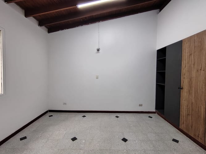 Casa de 4 alcobas en arriendo en Los Colores, Medellín, 250 m² · foto 10 de 20