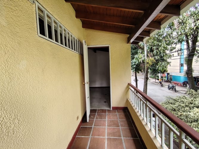 Casa de 4 alcobas en arriendo en Los Colores, Medellín, 250 m² · foto 14 de 20