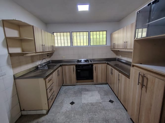 Casa de 4 alcobas en arriendo en Los Colores, Medellín, 250 m² · foto 13 de 20