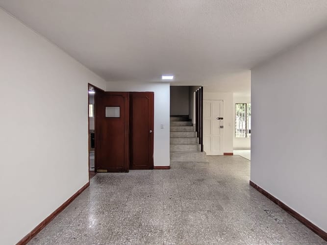 Casa de 4 alcobas en arriendo en Los Colores, Medellín, 250 m² · foto 5 de 20