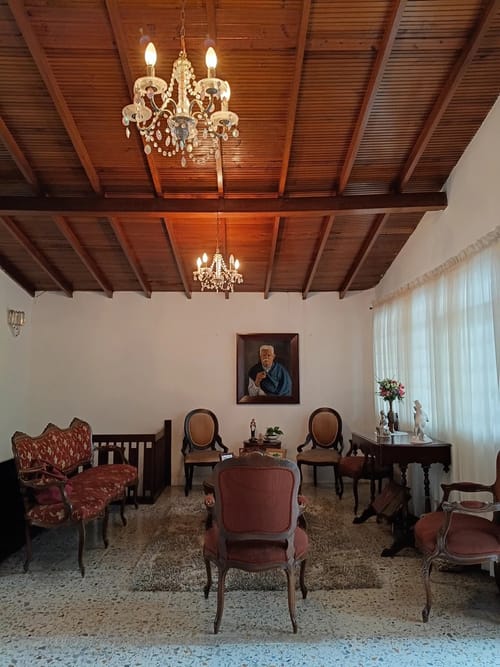 Casa de 6 alcobas en arriendo en Belén, Medellín, 220 m² · foto 2 de 10