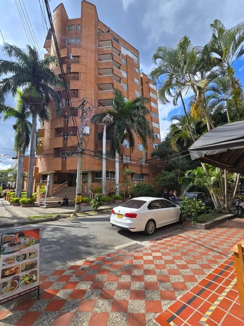 Apartamento de 3 alcobas en venta en Florida Nueva, Medellín, 101 m² · foto 2 de 10