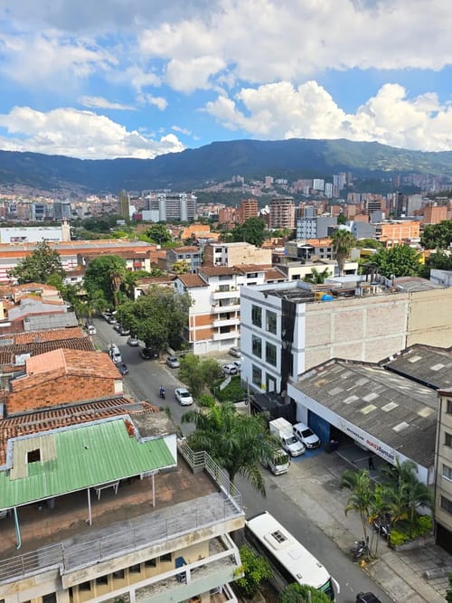 Apartamento de 3 alcobas en venta en Florida Nueva, Medellín, 101 m² · foto 3 de 10