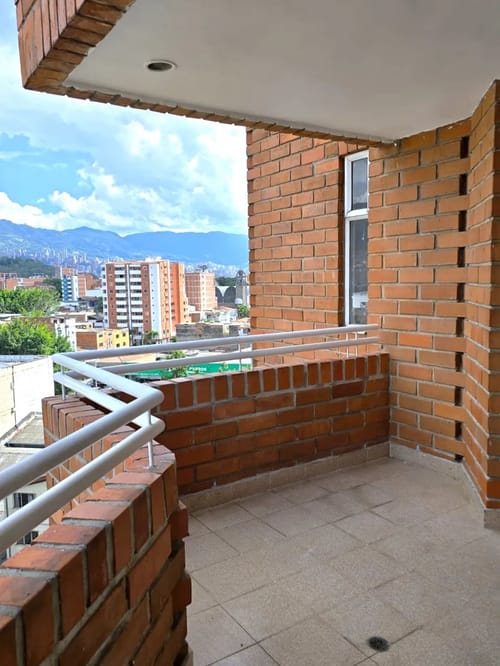 Apartamento de 3 alcobas en venta en Florida Nueva, Medellín, 101 m² · foto 4 de 10