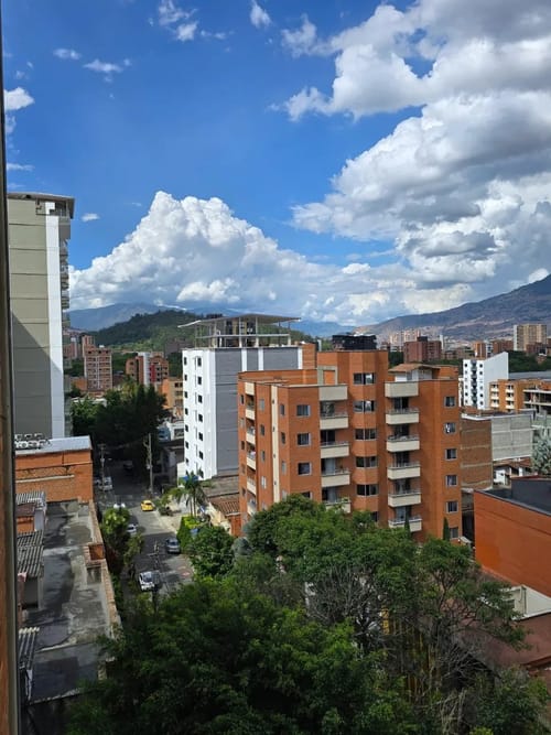 Apartamento de 3 alcobas en venta en Florida Nueva, Medellín, 101 m² · foto 5 de 10
