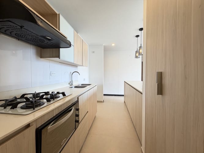 Apartamento de 3 alcobas en arriendo en Los Balsos, Medellín, 125 m² · foto 2 de 22