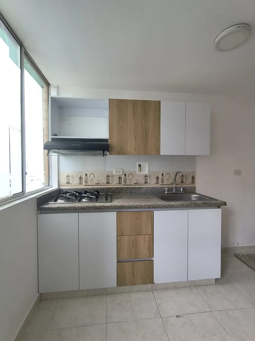 Apartamento de 3 alcobas en arriendo en Loma De Los Bernal, Medellín, 68 m² · foto 3 de 10