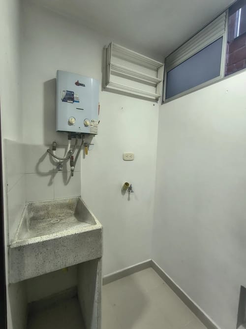 Apartamento en arriendo en Los Alcazares, Medellín, 35 m² · foto 5 de 10