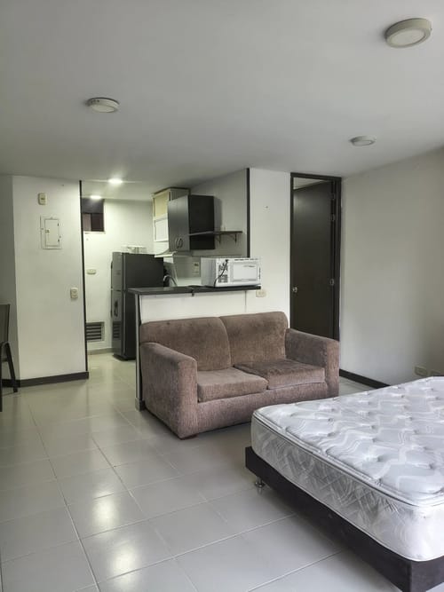 Apartamento en arriendo en Los Alcazares, Medellín, 35 m² · foto 7 de 10