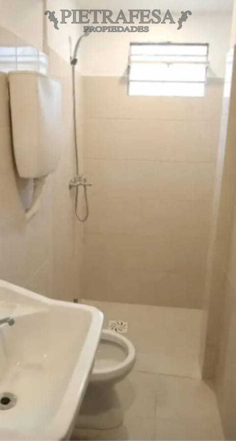Casa en alquiler, 1dormitorio, 1 baño, garaje. Belvedere. · Foto 6