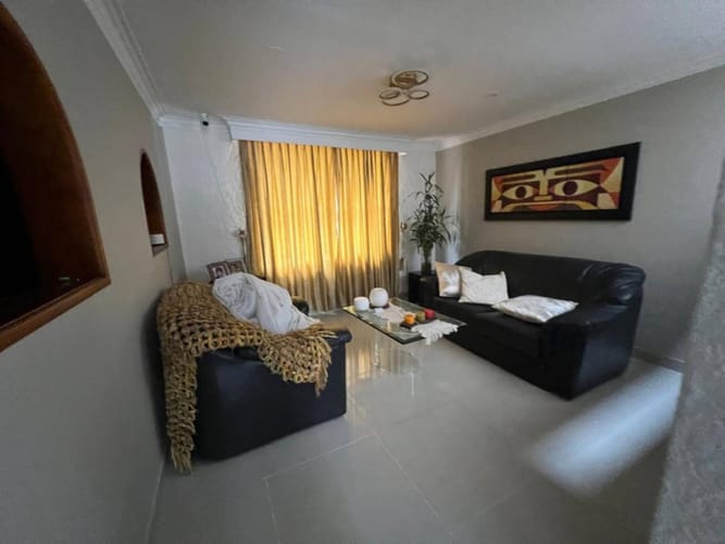 Casa de 4 alcobas en arriendo en Cristo Rey, Medellín, 200 m² · foto 2 de 14