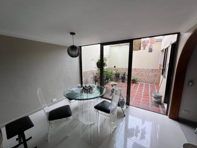 Casa de 4 alcobas en arriendo en Cristo Rey, Medellín, 200 m² · foto 4 de 14