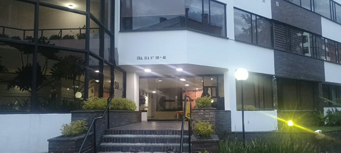 Apartamento de 3 alcobas en arriendo en Santa Barbara, Bogotá, 175 m² · foto 2 de 19
