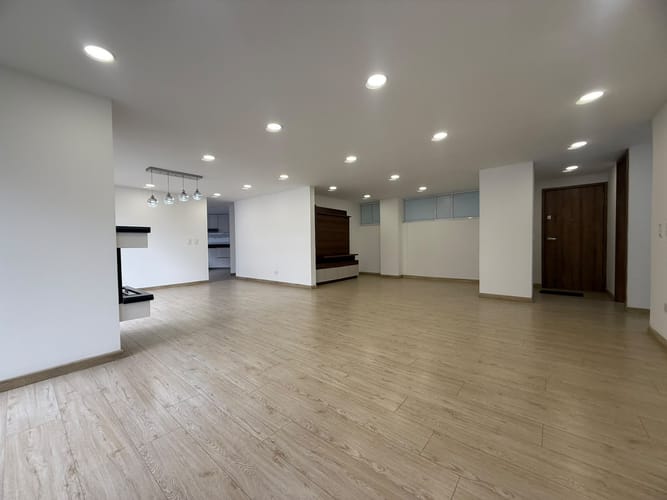 Apartamento de 3 alcobas en arriendo en Santa Barbara, Bogotá, 175 m² · foto 4 de 19