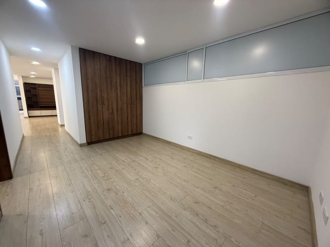 Apartamento de 3 alcobas en arriendo en Santa Barbara, Bogotá, 175 m² · foto 8 de 19