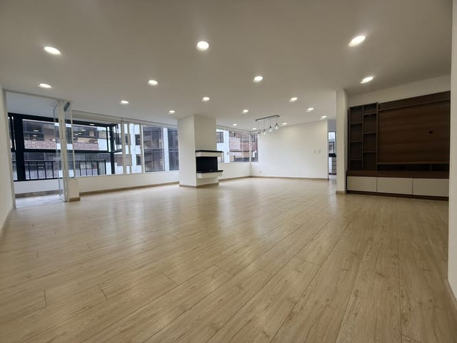 Apartamento de 3 alcobas en arriendo en Santa Barbara, Bogotá, 175 m² · foto 3 de 19