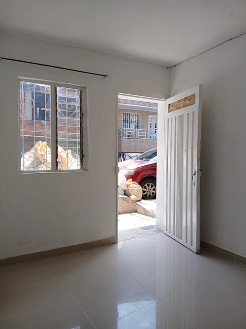 Casa de 2 alcobas en arriendo en Castilla, Medellín, 85 m² · foto 2 de 10