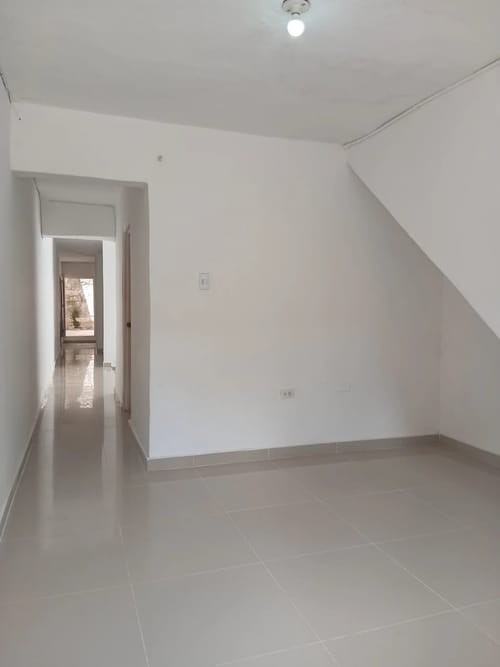 Casa de 2 alcobas en arriendo en Castilla, Medellín, 85 m² · foto 3 de 10