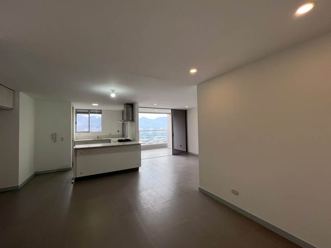 Apartamento de 3 alcobas en arriendo en El Poblado, Medellín, 100 m² · foto 4 de 15
