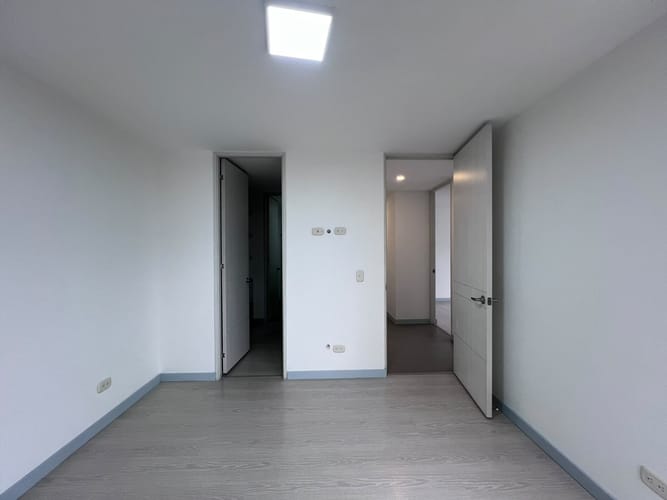 Apartamento de 3 alcobas en arriendo en El Poblado, Medellín, 100 m² · foto 9 de 15