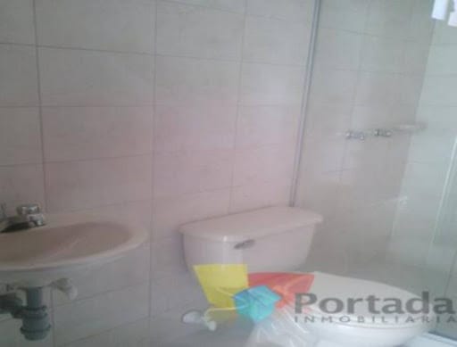 Apartamento de 3 alcobas en arriendo en Los Colores, Medellín, 70 m² · foto 10 de 13