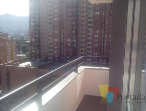 Apartamento de 3 alcobas en arriendo en Los Colores, Medellín, 70 m² · foto 11 de 13