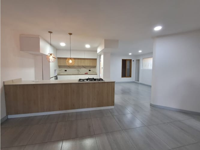 Apartamento de 3 alcobas en arriendo en Naranjal, Medellín, 174 m² · foto 5 de 13