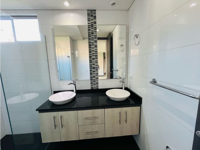 Apartamento de 3 alcobas en venta en Castropol, Medellín, 138 m² · foto 4 de 23