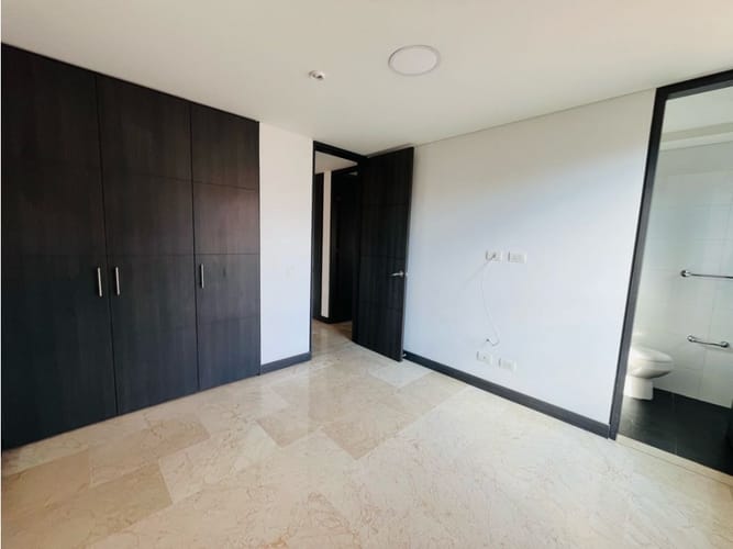 Apartamento de 3 alcobas en venta en Castropol, Medellín, 138 m² · foto 9 de 23