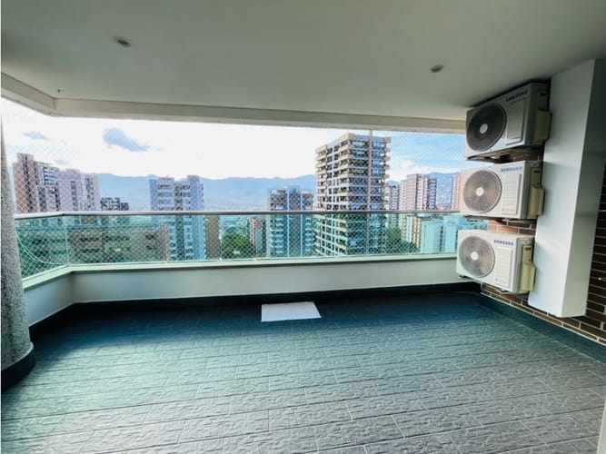 Apartamento de 3 alcobas en venta en Castropol, Medellín, 138 m² · foto 10 de 23