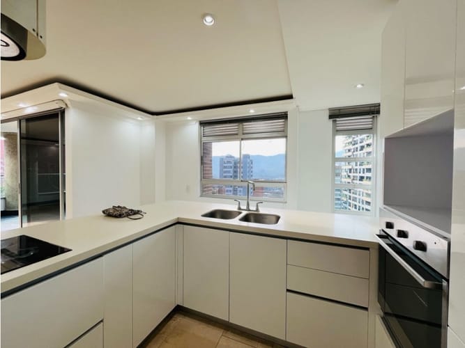 Apartamento de 3 alcobas en venta en Castropol, Medellín, 138 m² · foto 19 de 23