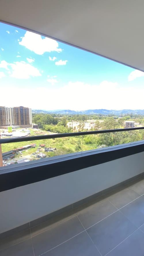Apartamento de 3 alcobas en venta en Chipre, Rionegro, 86 m² · foto 2 de 24
