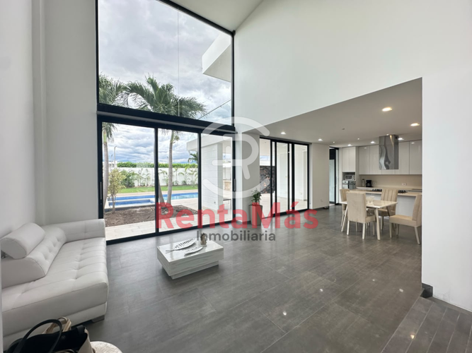 Casa de 5 alcobas en venta en Cr. Los Mangos, Villa del Rosario, 680 m² · foto 2 de 24