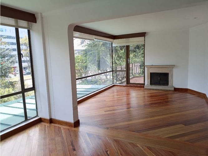 Apartamento de 3 alcobas en venta en Chico, Bogotá, 145 m² · foto 2 de 23