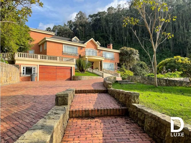Casa de 4 alcobas en venta en Autopista Norte, Bogotá, 1200 m² · foto 2 de 24