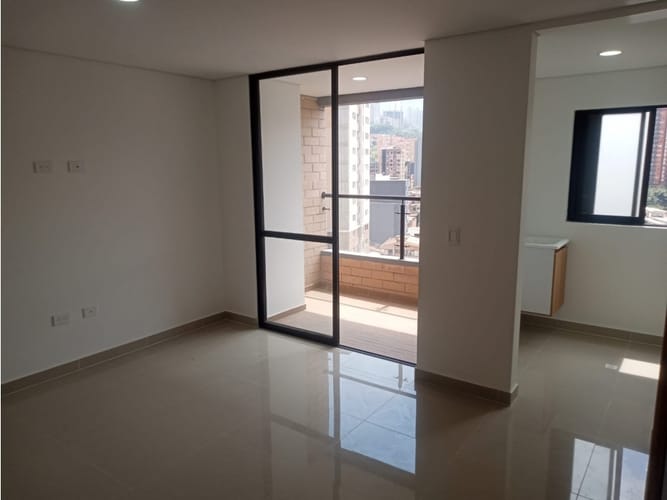Apartamento de 2 alcobas en venta en Calle Larga, Sabaneta, 56 m² · foto 2 de 12