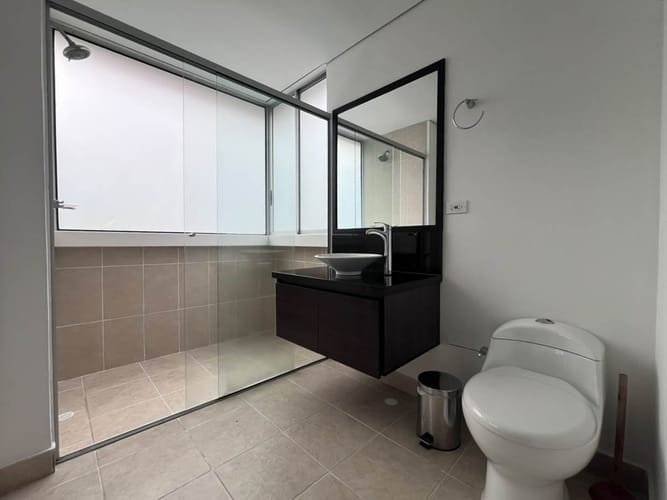 Apartamento de 2 alcobas en arriendo en El Poblado, Medellín, 73 m² · foto 3 de 12