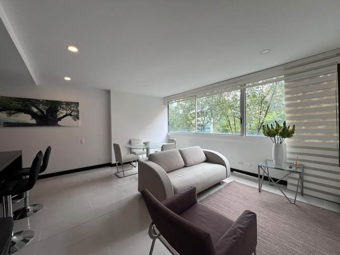 Apartamento de 2 alcobas en arriendo en El Poblado, Medellín, 73 m² · foto 2 de 12