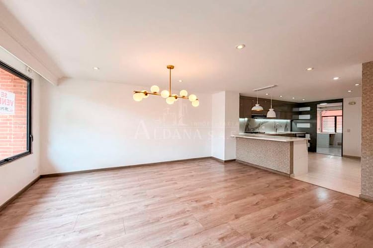 Apartamento de 2 alcobas en venta en Chico Norte, Bogotá, 160 m² · foto 3 de 18