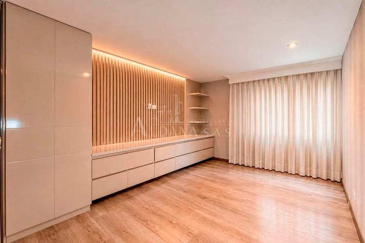 Apartamento de 2 alcobas en venta en Chico Norte, Bogotá, 160 m² · foto 10 de 18