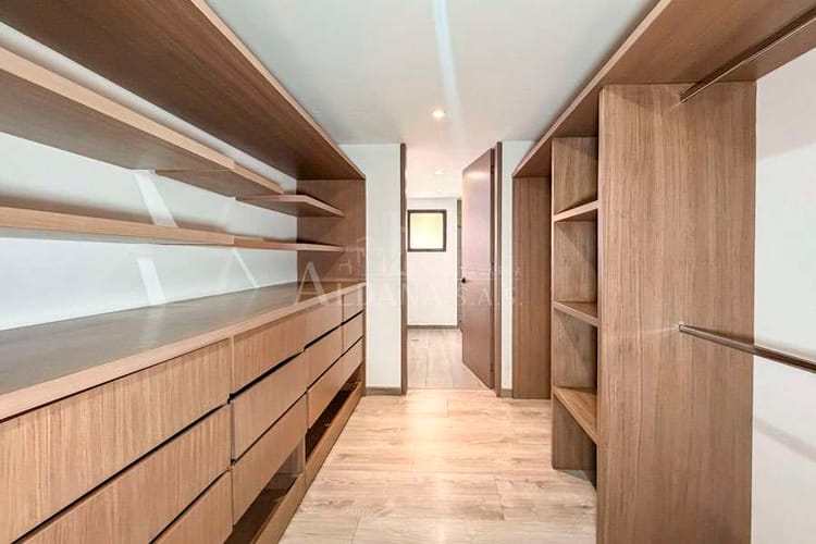 Apartamento de 2 alcobas en venta en Chico Norte, Bogotá, 160 m² · foto 16 de 18
