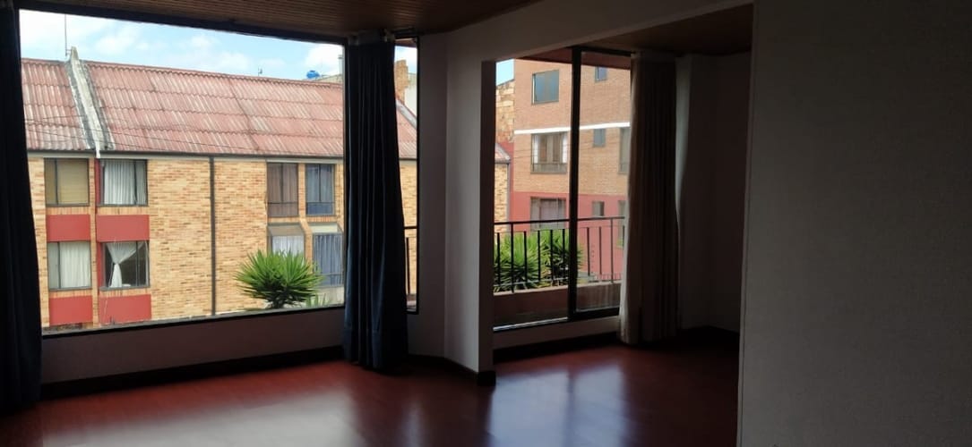 Apartamento de 2 alcobas en arriendo en San Cipriano, Bogotá, 67 m² · foto 2 de 15