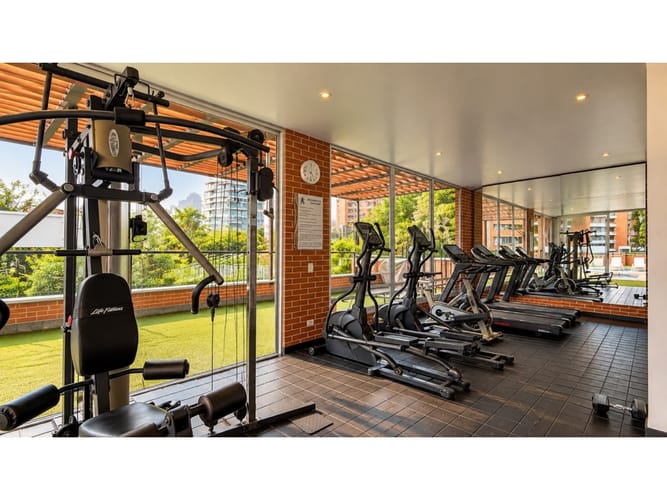 Apartamento de 3 alcobas en arriendo en El Poblado, Medellín, 267 m² · foto 23 de 24