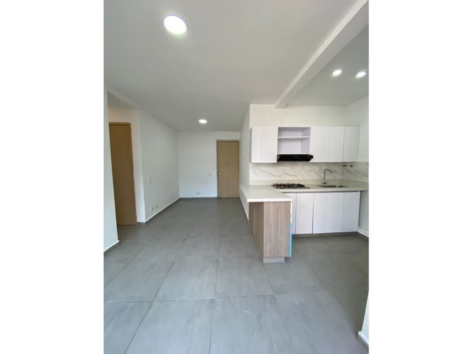 Apartamento de 3 alcobas en arriendo en San Gabriel, Bello, 62 m² · foto 3 de 13