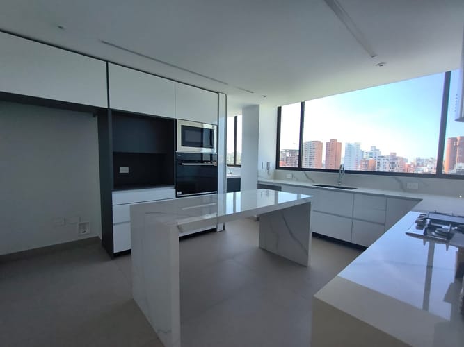 Apartamento de 3 alcobas en arriendo en Riomar, Barranquilla, 305 m² · foto 2 de 22